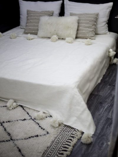 Superbes couvertures en laine à pompons blanc pur